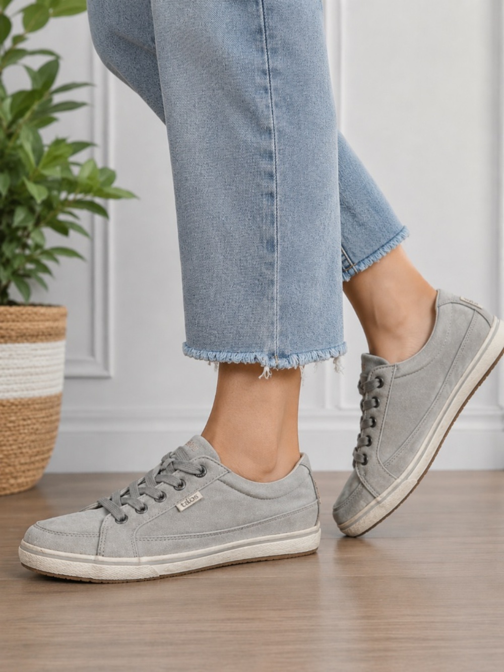 Taos Moc Star Womens 8 Canvas Sneakers MST-13482A Comfort Shoes Low Lace Up Grey